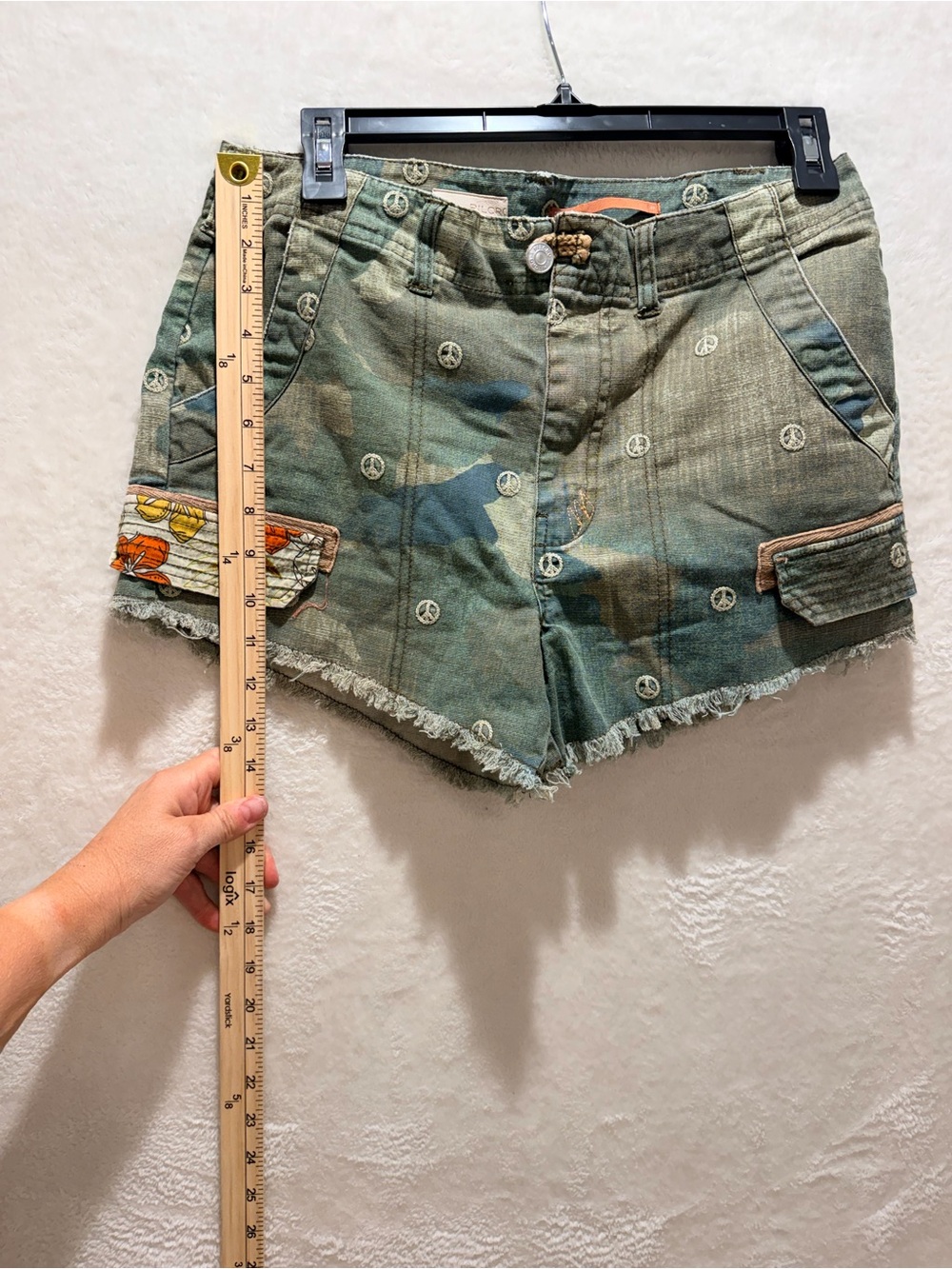Pilcro Anthropologie Camo Peace Sign Embroidered Cargo Shorts 27 Boho CKB066 - Picture 9 of 16